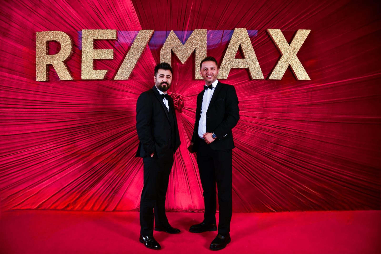 Mustafa Özcan & Fikret Özen Kimdir?