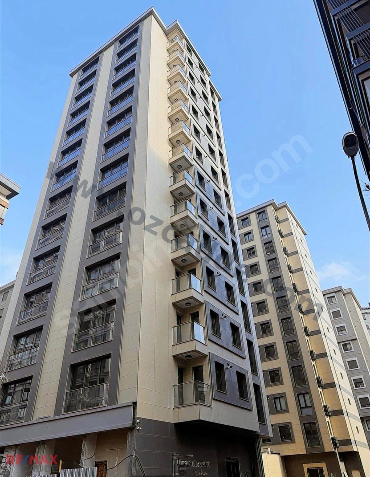 GÖZTEPE BAĞDAT CAD. 3.PARALEL SOKAKTA BUTİK SİTEDE 2+1 77M2 NET