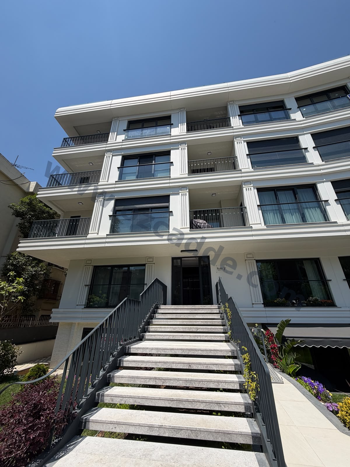 CADDEBOSTAN SAHİLDE DENİZ MANZARALI 4+2  240 M2 NET DUBLEKS