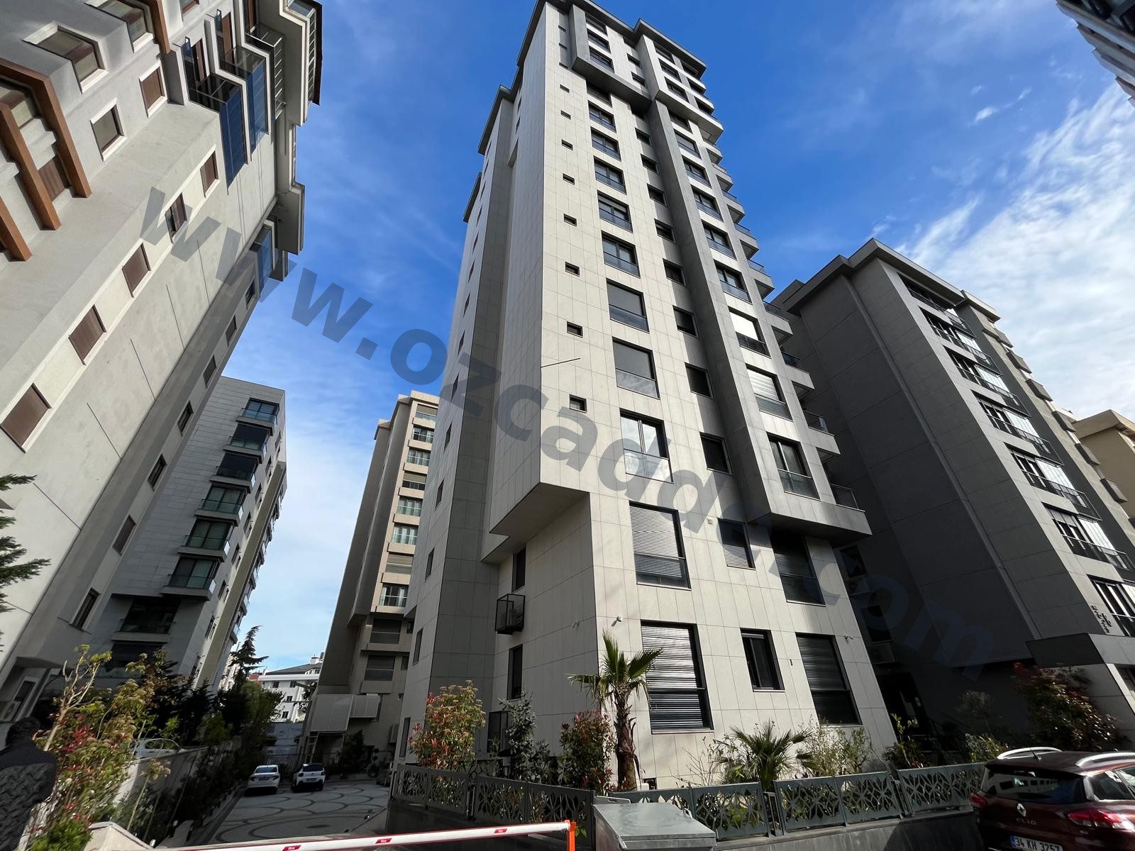 CADDEBOSTAN SAHİLDE DENİZ MANZARALI 3+1 LÜKS DAİRE