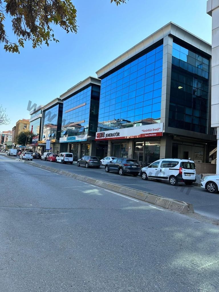 ÜMRANİYE TAVUKÇUYOLU CADDESİ ÜZERİNDE KOMPLE SATILIK 5 KATLI PLAZA