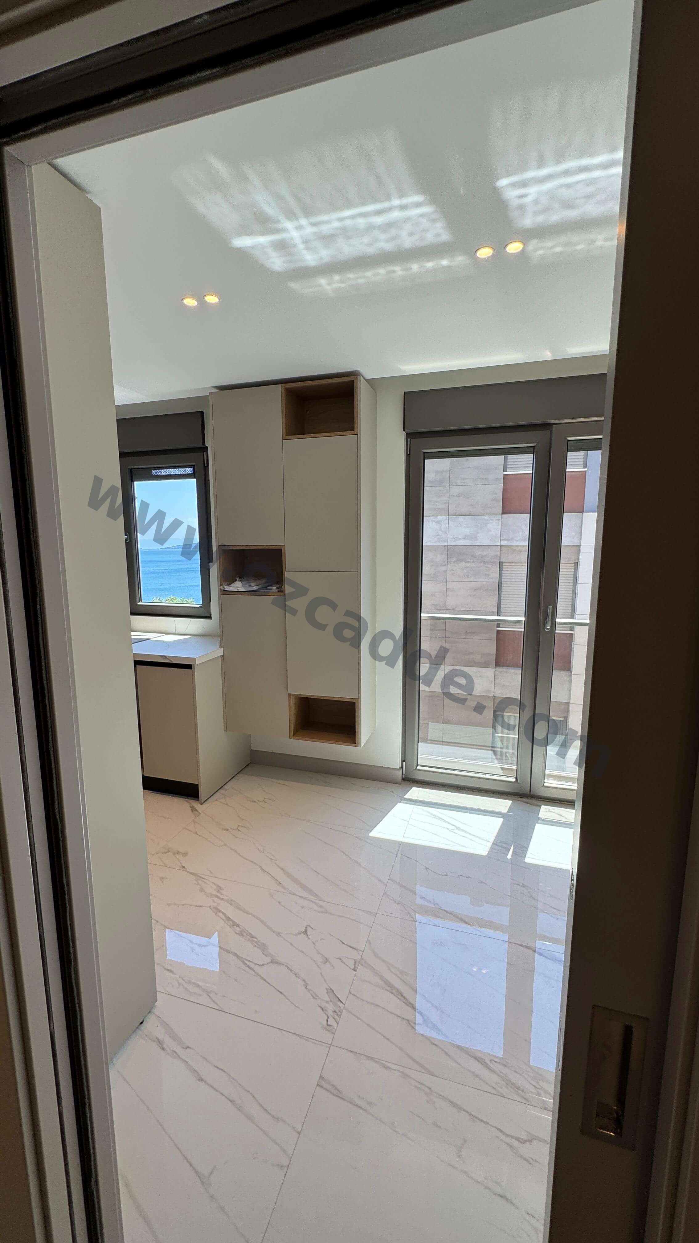 CADDEBOSTAN İSKELE SOKAKTA PANORAMİK DENİZ MANZARALI 4+1 LÜKS DAİRE görsel 8