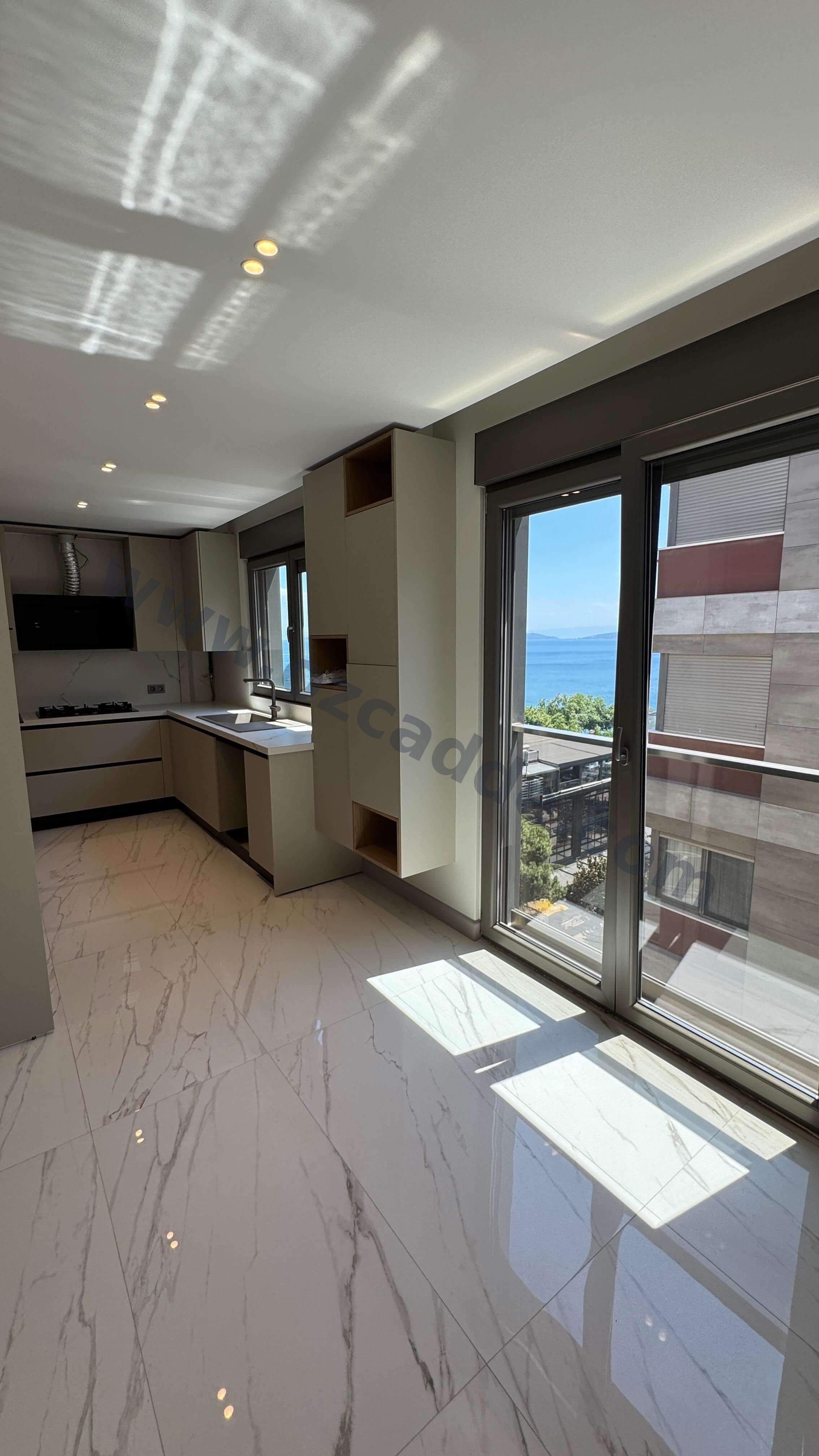 CADDEBOSTAN İSKELE SOKAKTA PANORAMİK DENİZ MANZARALI 4+1 LÜKS DAİRE görsel 9
