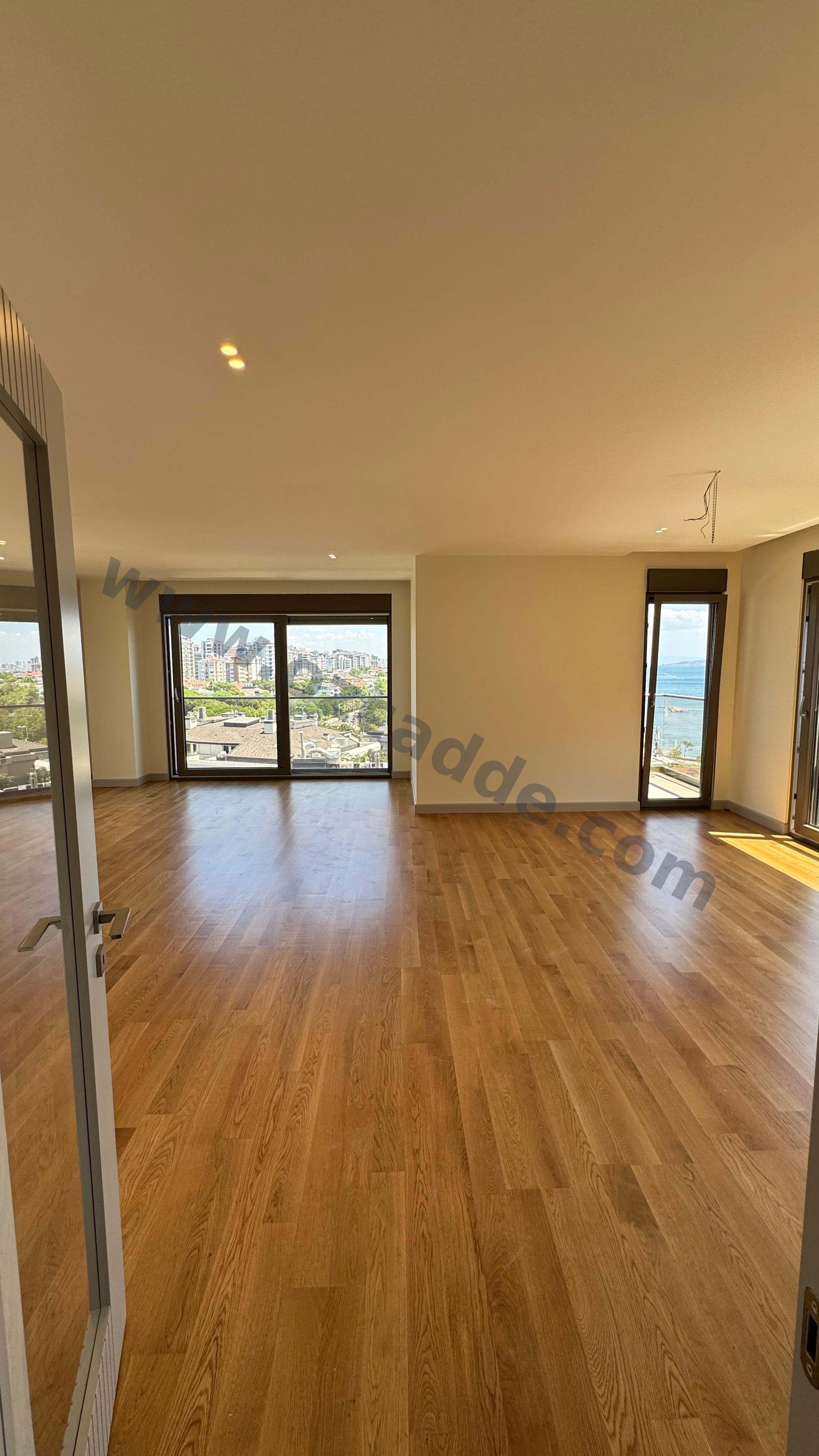 CADDEBOSTAN İSKELE SOKAKTA PANORAMİK DENİZ MANZARALI 4+1 LÜKS DAİRE görsel 2