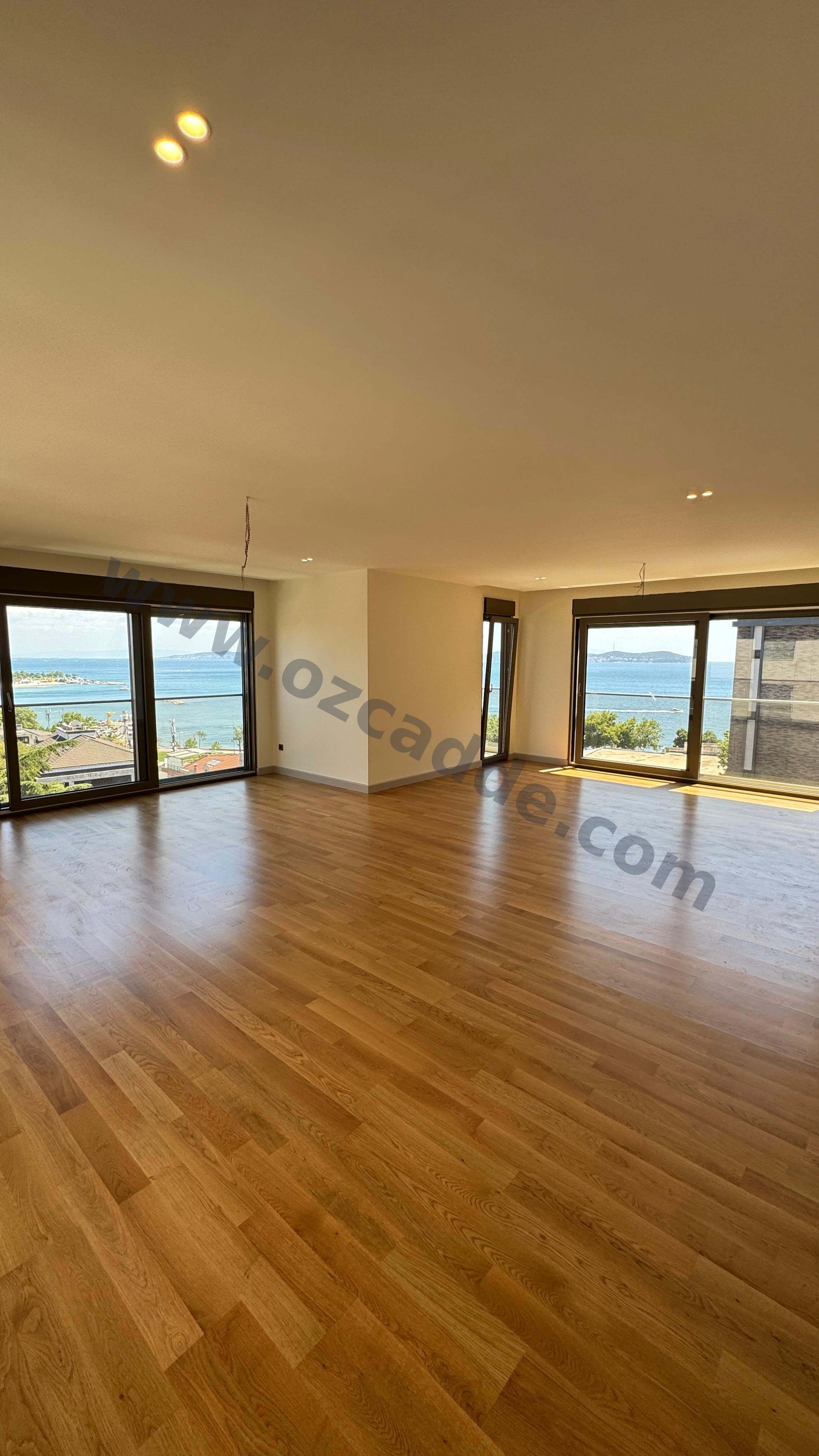 CADDEBOSTAN İSKELE SOKAKTA PANORAMİK DENİZ MANZARALI 4+1 LÜKS DAİRE görsel 3