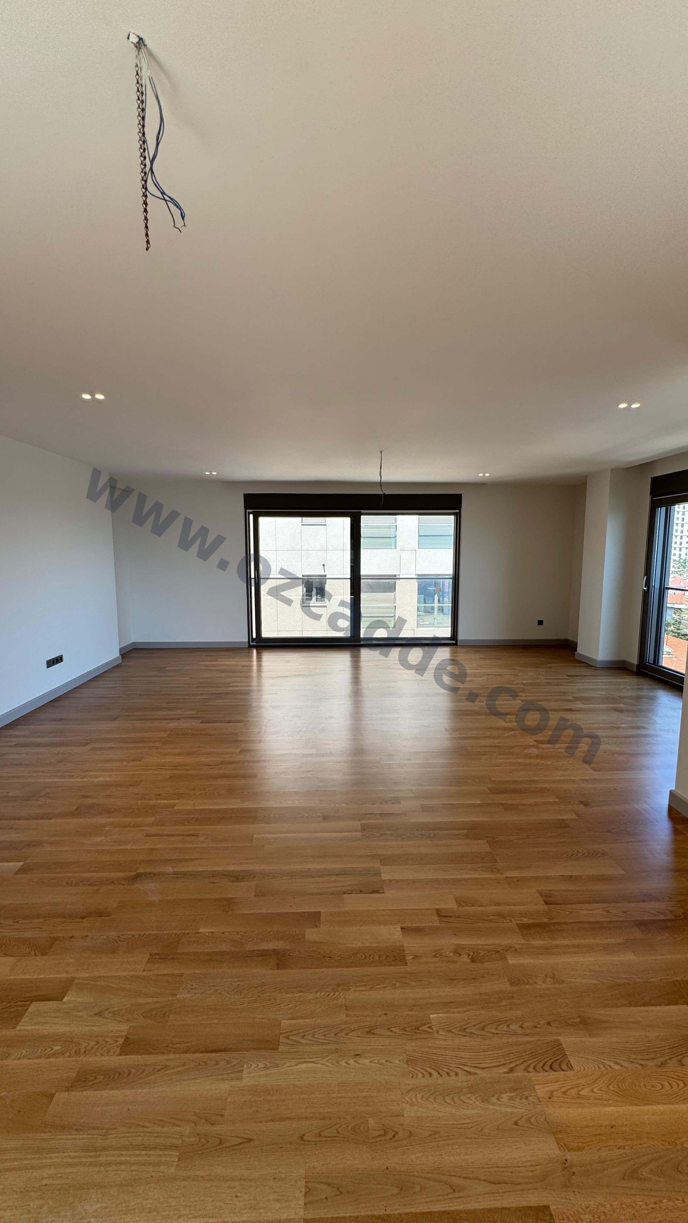 CADDEBOSTAN İSKELE SOKAKTA PANORAMİK DENİZ MANZARALI 4+1 LÜKS DAİRE görsel 5
