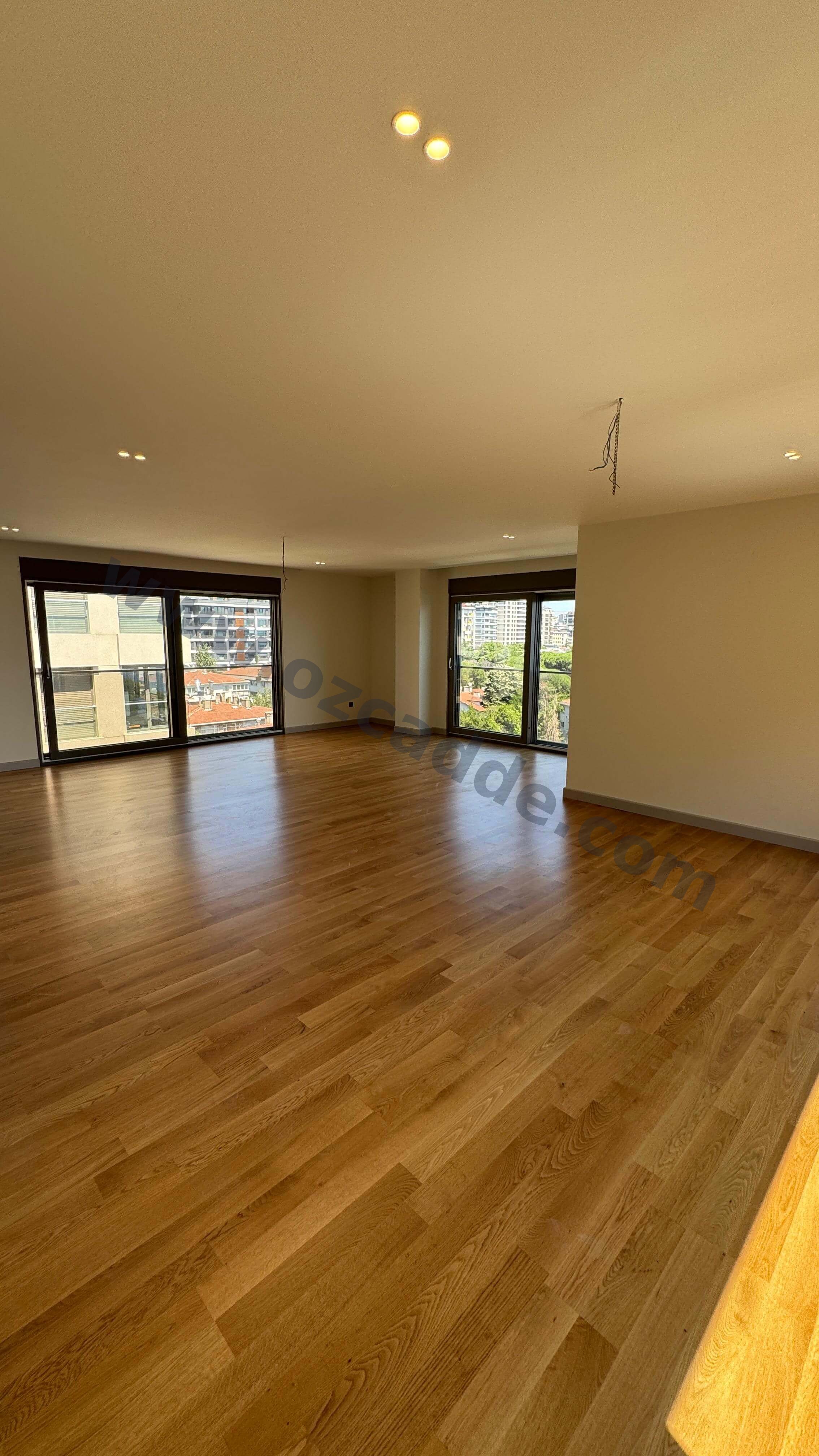 CADDEBOSTAN İSKELE SOKAKTA PANORAMİK DENİZ MANZARALI 4+1 LÜKS DAİRE görsel 4