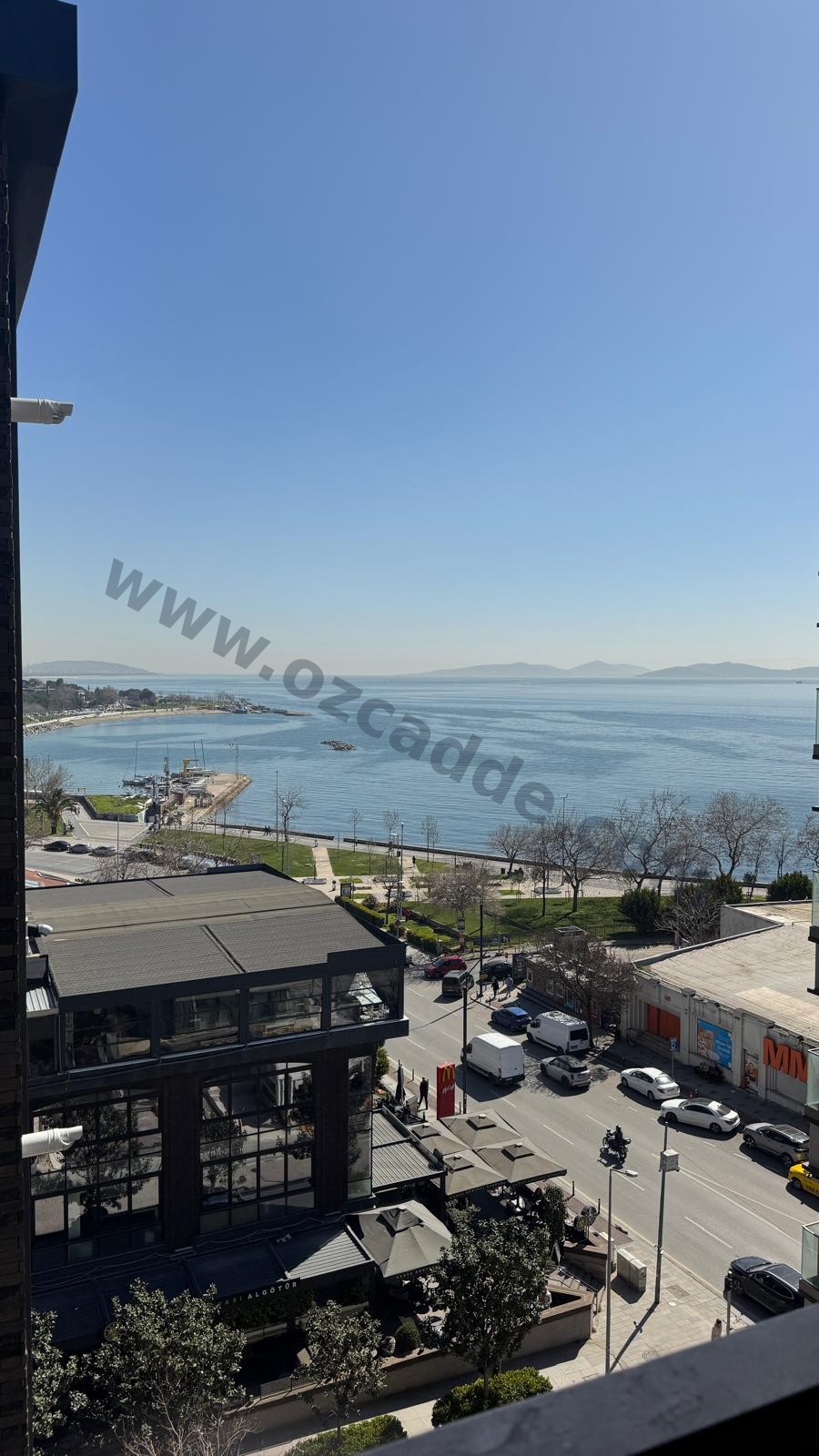 CADDEBOSTAN İSKELE SOKAKTA SAHİLE 2. BİNADA SATILIK 3+1 İŞYERİ görsel 3