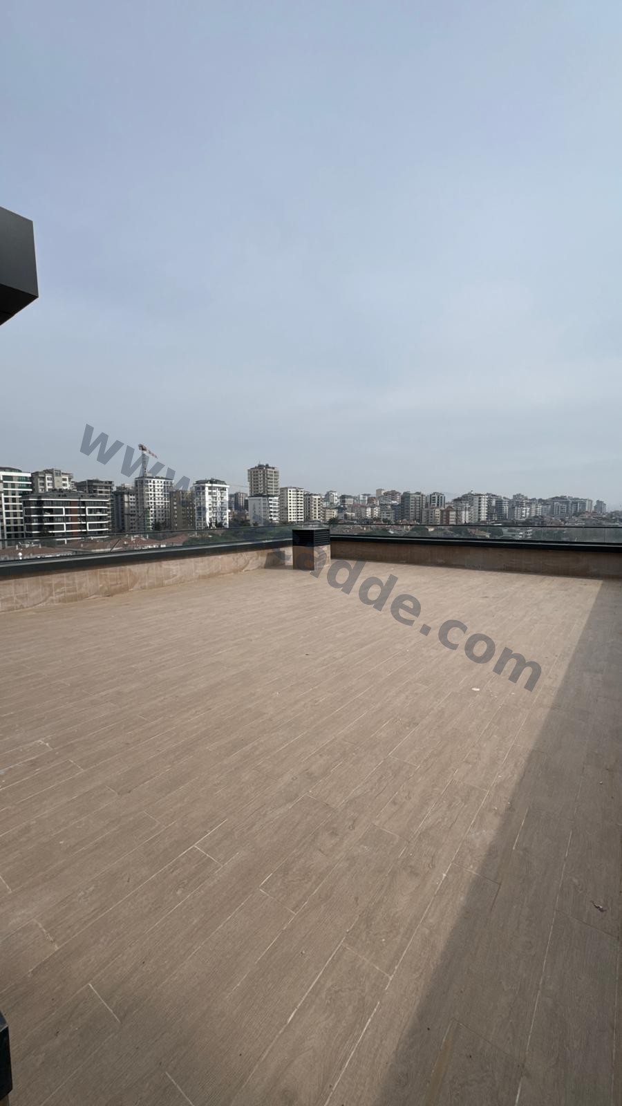 CADDEBOSTAN İSKELE SOKAKTA SAHİLE 2. BİNADA SATILIK 3+1 İŞYERİ görsel 2