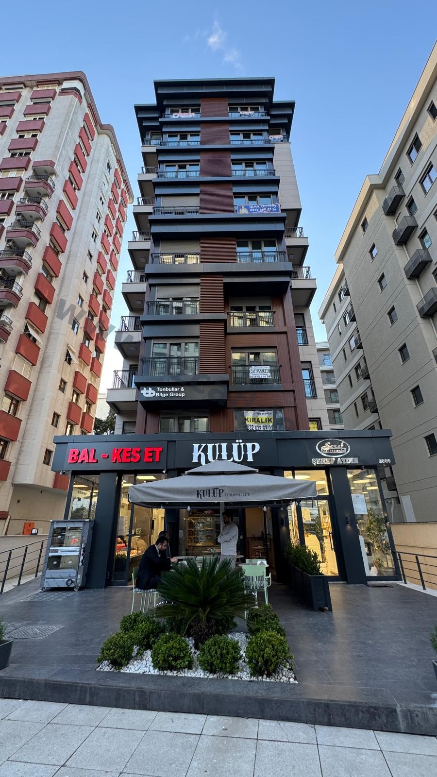 BAĞDAT CADDESİ PLAJ YOLU SOKAKTA YATIRIMLIK 80 M2 SATILIK DÜKKAN