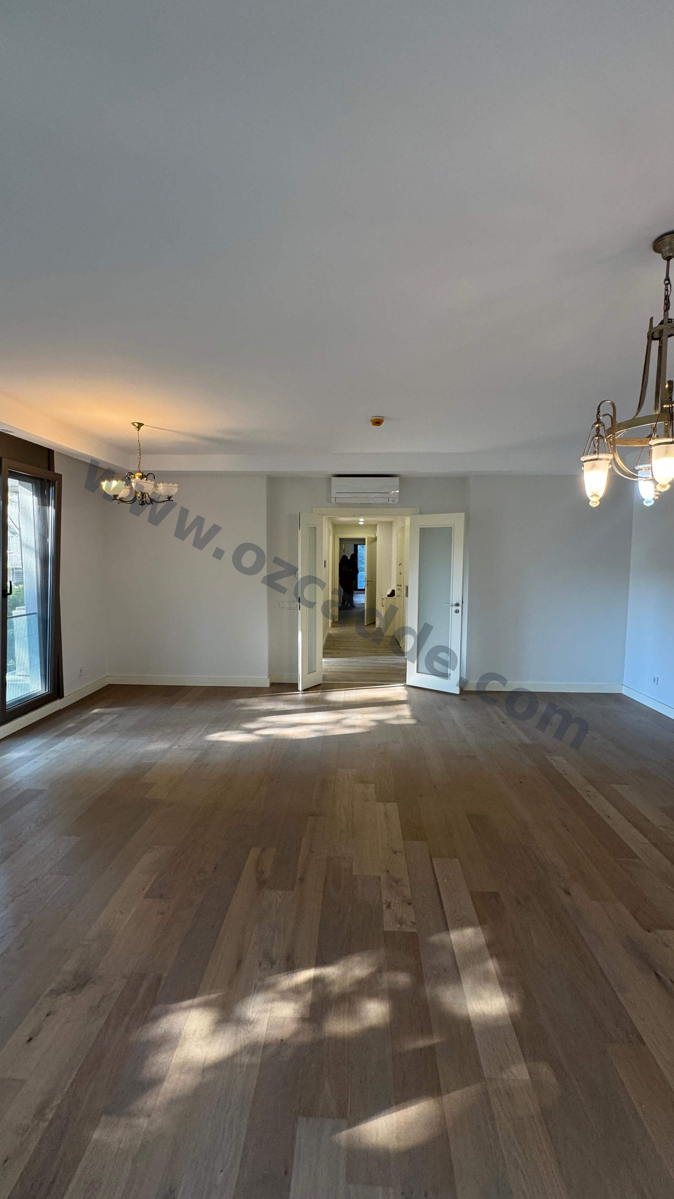 CADDEYE 1. PARALEL SOKAKTA SİTE İÇERİSİNDE SATILIK 4+1 LÜX DAİRE görsel 3